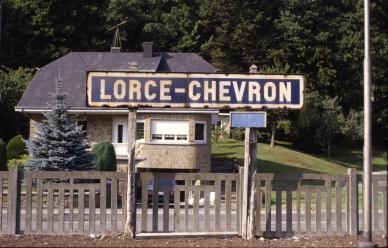 Lorce-Chevron - TH 83-9493 (1).jpg